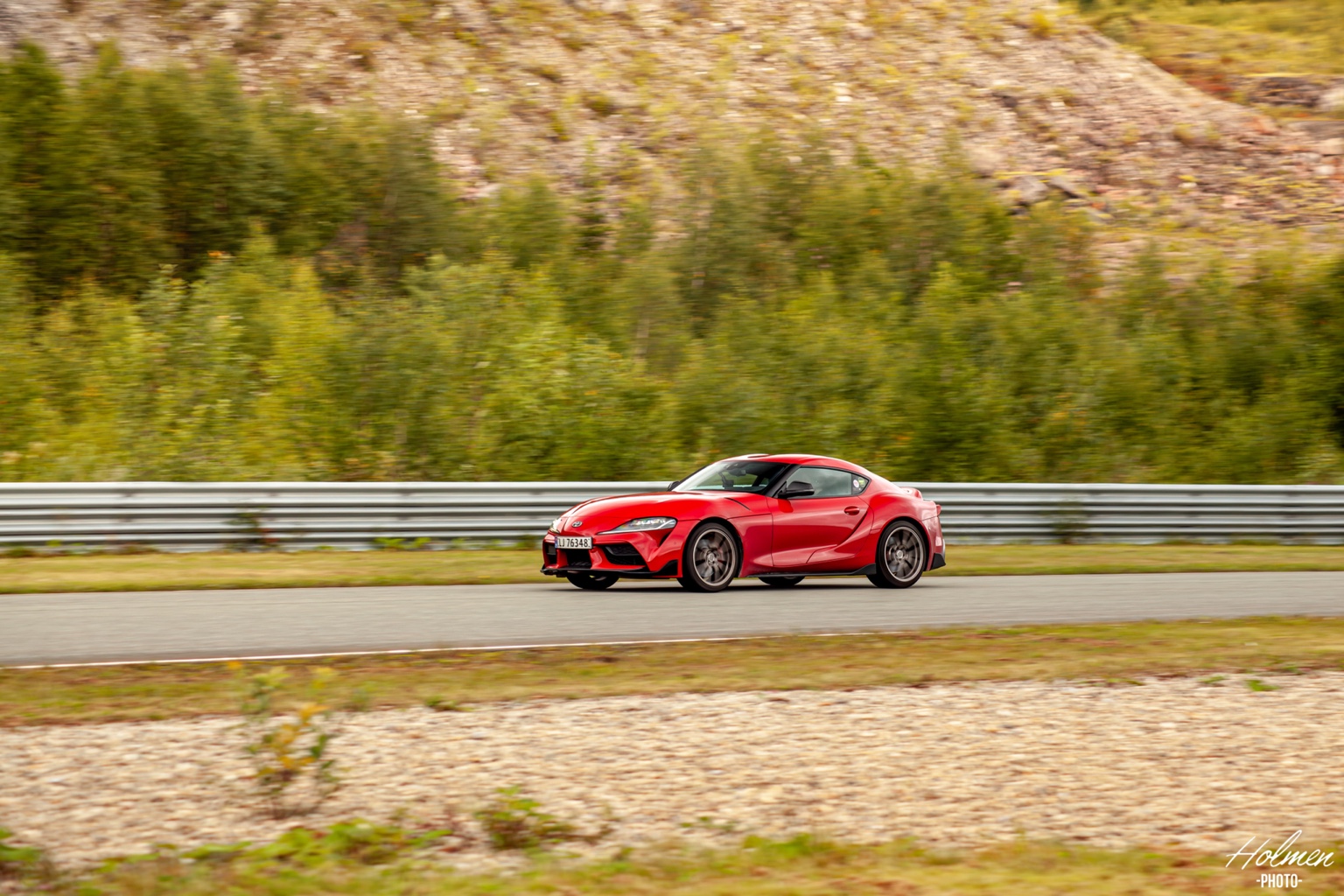 Toyota Supra A90 i fart på bane